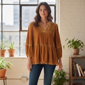 Umgee NWoT Gold Velvet Women's Top